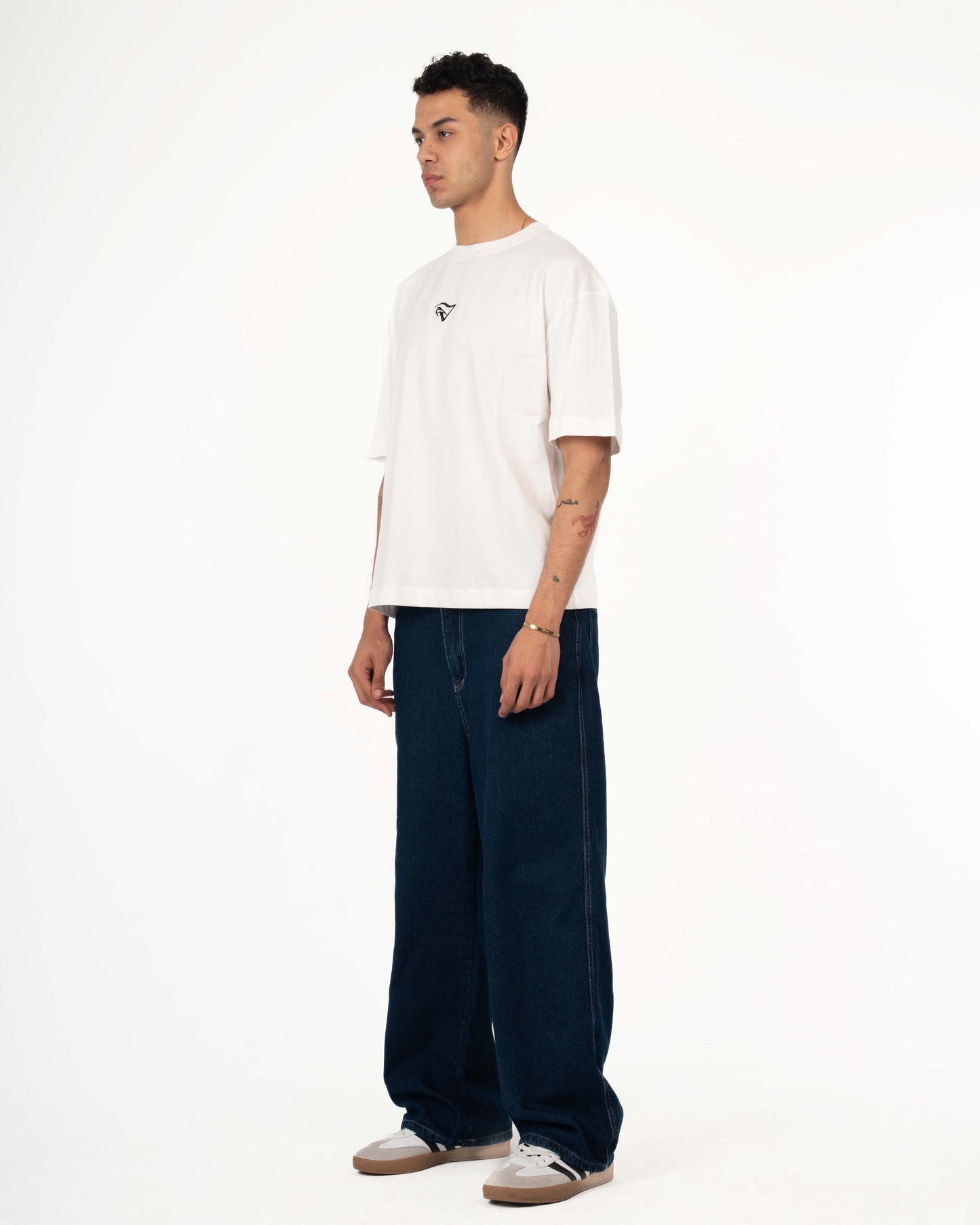 T-SHIRT LOUK-V STARE