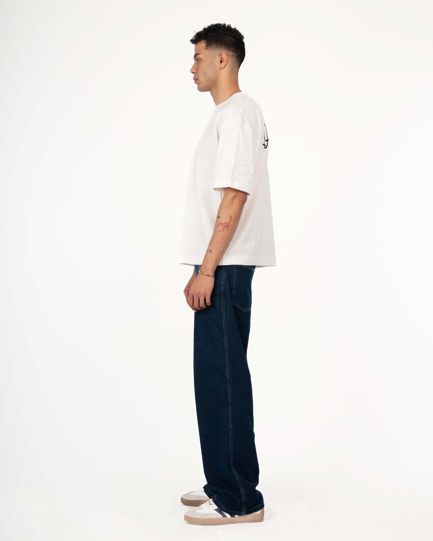 T-SHIRT LOUK-V STARE