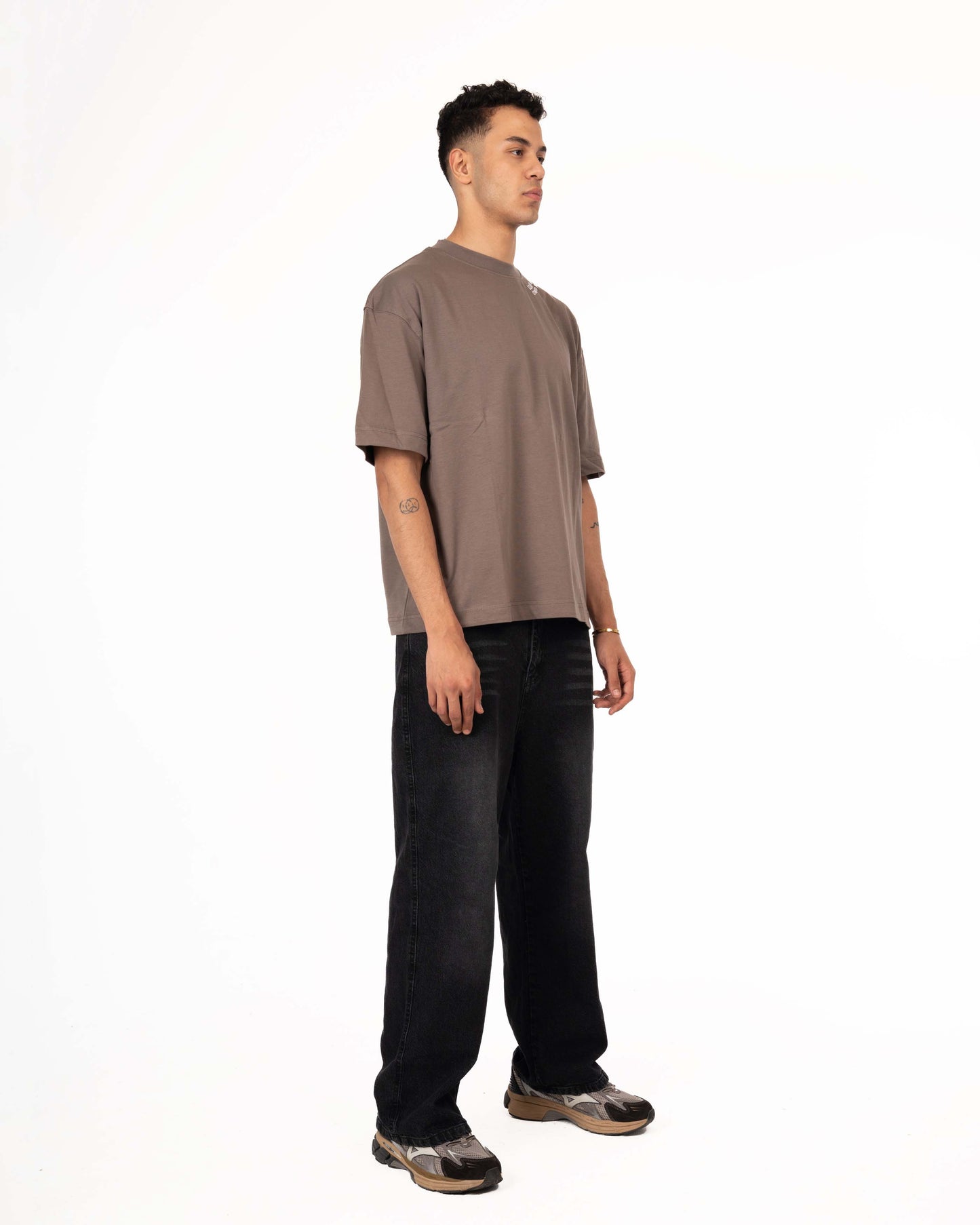 T-SHIRT LOUK-V STUDIO
