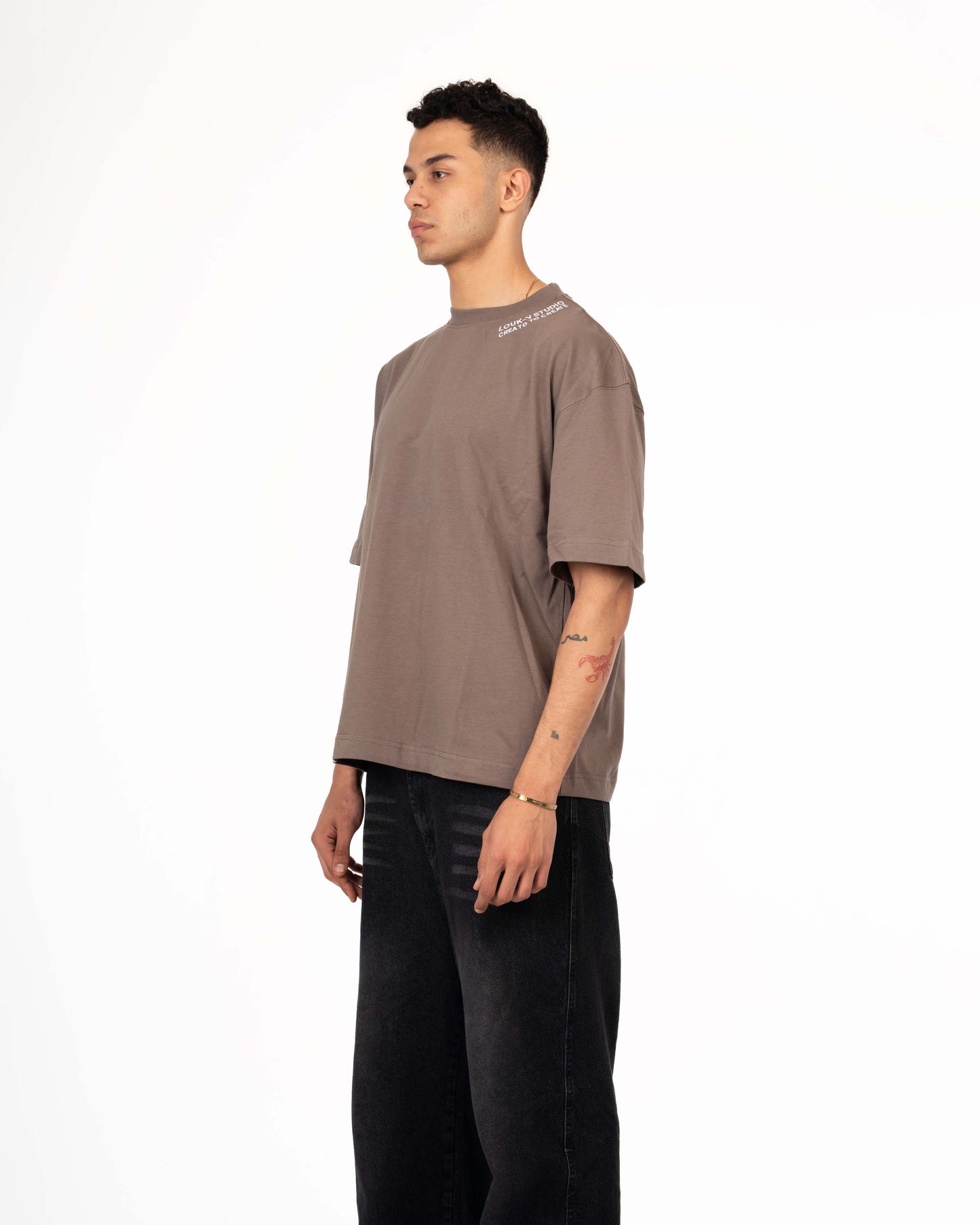 T-SHIRT LOUK-V STUDIO